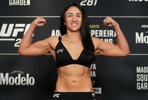 Carla Esparza in Two-Piece Workout Gear Shows Off "Common Mistakes"