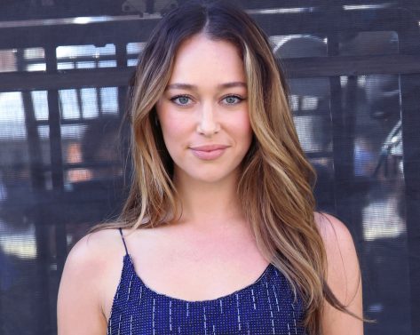 6 Secrets of Alycia Debnam-Carey's Beach Body