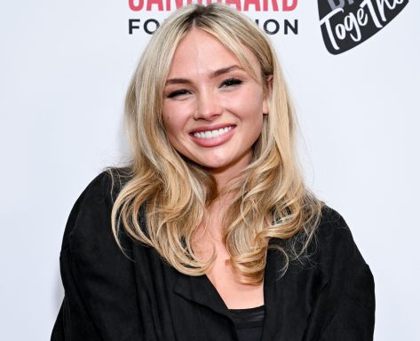 Natalie Alyn Lind in Two-Piece Workout Gear is "Healing"