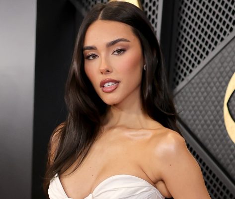 Madison Beer in Two-Piece Workout Gear Says Hi From "Florida"