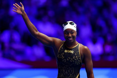 Olympic Swimmer Simone Manuel In Workout Gear Is "Grounding" At the Beach