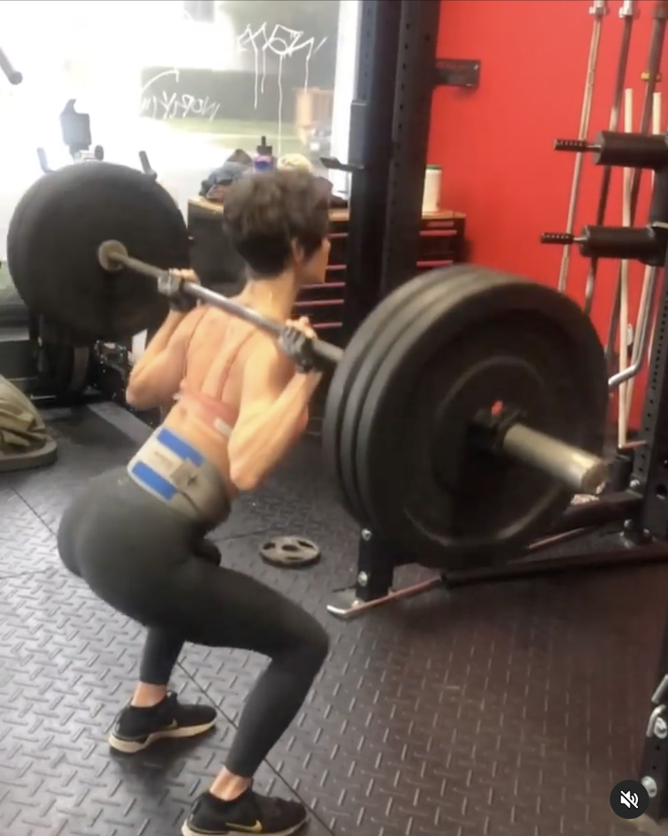 Linsey Godfrey in TwoPiece Workout Gear Does Lat Pulldown