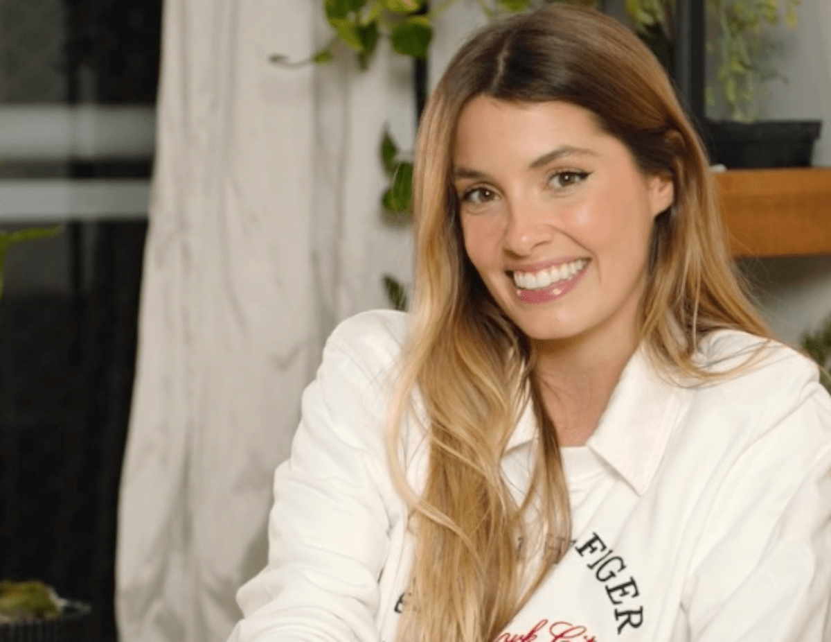 Paola Antonini in Two-Piece Workout Gear Plays Tennis With “Full Focus”