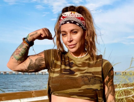 Influiencer Ashley Horner in Two-Piece Workout Gear is “Incredibly Blessed”