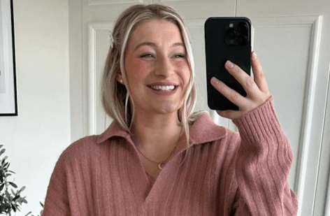 Carys Gray in Two-Piece Workout Gear Shares "Recent Reality Snippets"