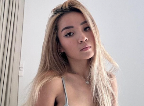 Naomi Neo in Two-Piece Workout Gear Asks "What's Your Love Language?"