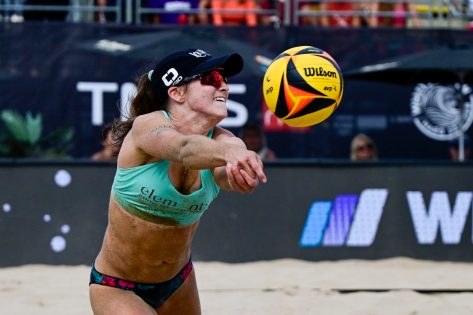 CHICAGO, ILLINOIS - SEPTEMBER 03: Kristen Nuss digs the volleyball against Terese Cannon and Sarah Sponcil during the AVP Gold Series Chicago Open at Pomellato’s Oak Street Boutique on September 03, 2022 in Chicago, Illinois. (Photo by Quinn Harris/Getty Images)