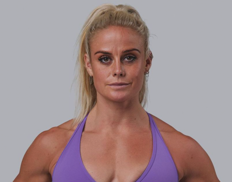 Sara Sigmundsdottir in Two-Piece Workout Gear is "Empowered"