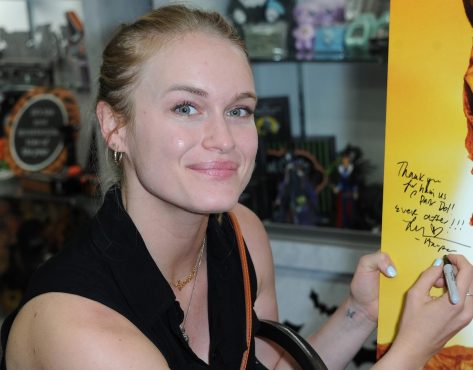 Leven Rambin in Two-Piece Workout Gear is "In My Trailer" Showing Off