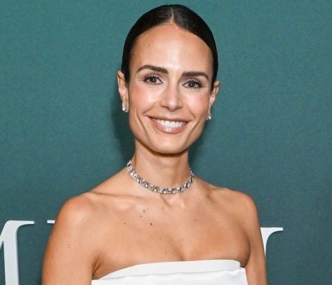 Jordana Brewster In Two-Piece Workout Gear Shares Gym Selfie