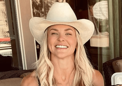 Influencer Brooke Ence in Two-Piece Workout Gear Shares Deadlift Workout