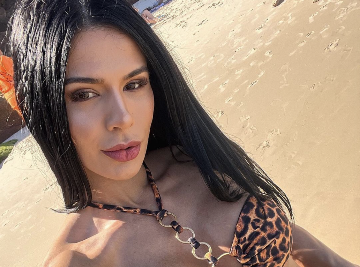 Bodybuilder Eva Andressa in Two-Piece Workout Gear Shares "The Best Pre