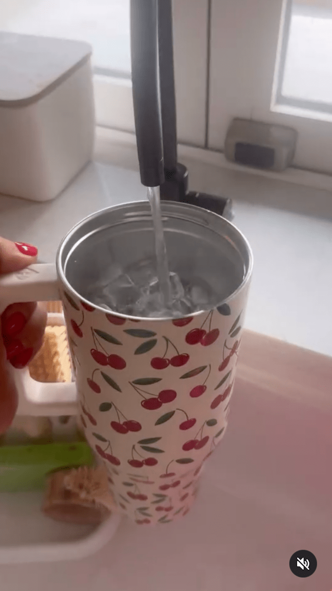 “Mormon Wives” Stunner Jessi Ngatikaura in Two-Piece Workout Gear “Had