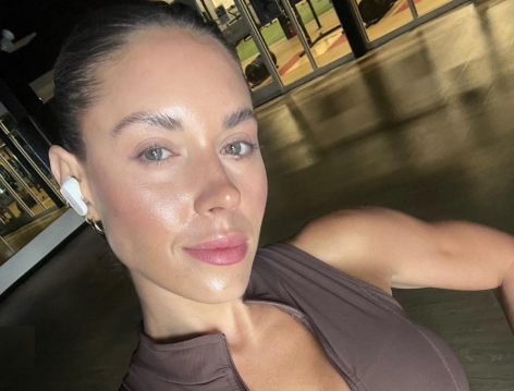 Influencer Kelsey Wells in Two-Piece Workout Gear Says "Human Bodies are Not Statues"