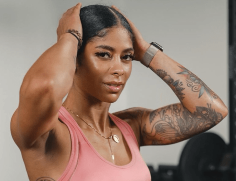 Fitness Star Massy Arias in Two-Piece Workout Gear Says "Train Legs With Me"