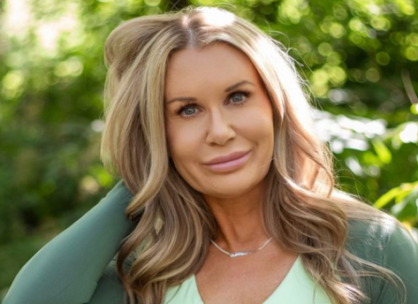 Influencer Shannon Collins in Two-Piece Workout Gear Talks “Tracking Calories”