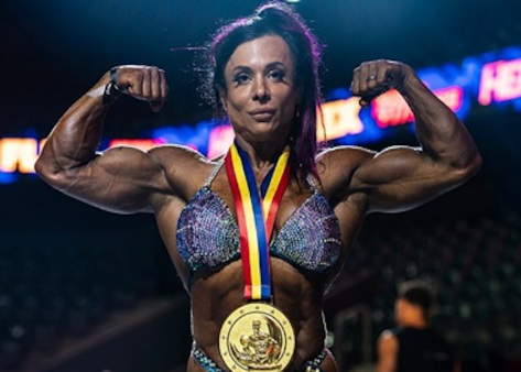 Bodybuilder Silvia Matta in Two-Piece Workout Gear Shares Gym Selfie