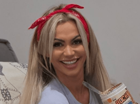 Influencer Vivi Winkler in Two-Piece Workout Gear Says “I Love You”