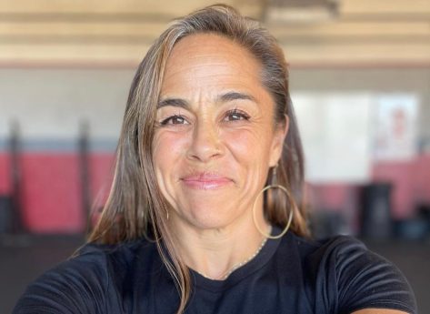 CrossFit Athlete Annie Sakamoto in Two-Piece Workout Gear Runs “Coaches Retreat”