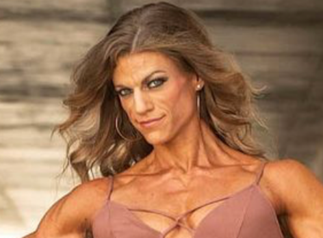 Bodybuilder Autumn Swansen in Two-Piece Workout Gear Shares “Showcase”