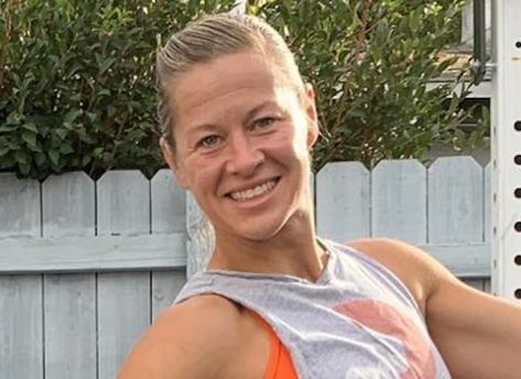 CrossFit Athlete Becca Voigt Miller in Two-Piece Workout Gear Shares “Community Workouts”