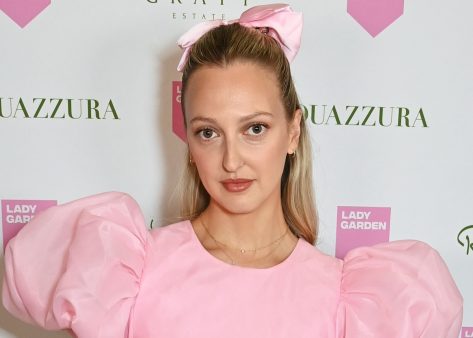 Vikings Stunner Georgia Hirst in Two-Piece Workout Gear Shares “Bodyweight Workout”