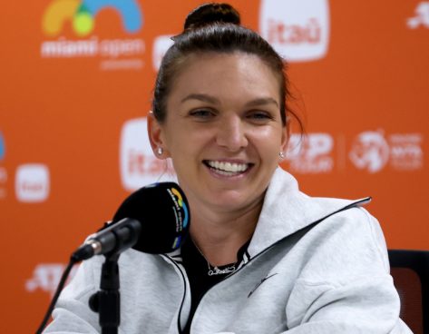 Tennis Stunner Simona Halep in Two-Piece Workout Gear “Loves Competing”