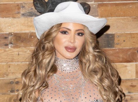 Socialite Larsa Pippen in Two-Piece Workout Gear Says “Xo”