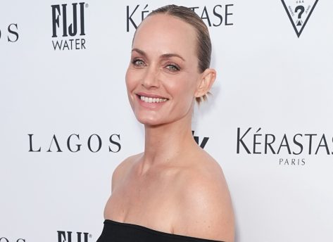 Amber Valletta In Workout Gear Shares Gym Selfie After "Tough Cardio"