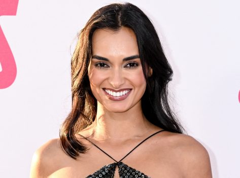 Brazilian Model Gizele Oliveira in Two-Piece Workout Gear Says “Nobody Faster Than Me”