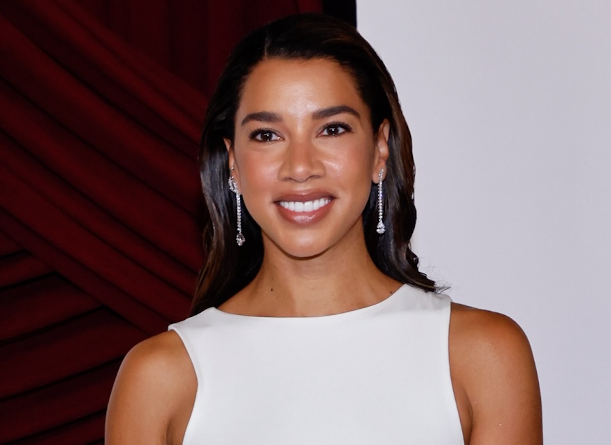 Fitness Model Hannah Bronfman in Two-Piece Workout Gear Does Tricep Rope Pulldown