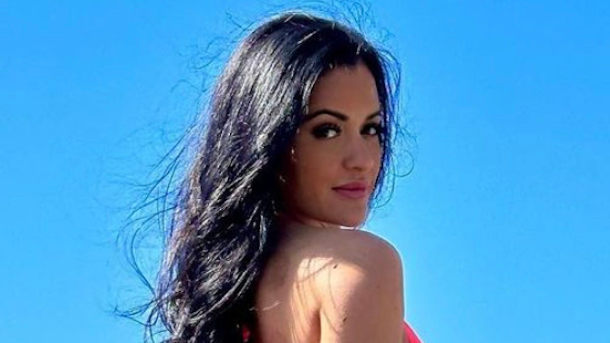 Fitness Model Jessica Arevalo in Two-Piece Workout Gear Says “Act Like