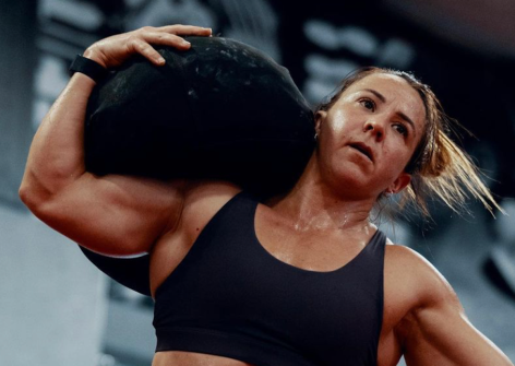 CrossFit Sensation Kara Saunders in Two-Piece Workout Gear Works Out in the Rain