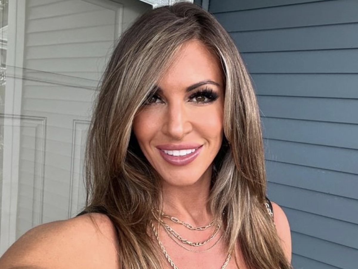 CrossFit Athlete Kristen Graham in Two-Piece Workout Gear Says "It's