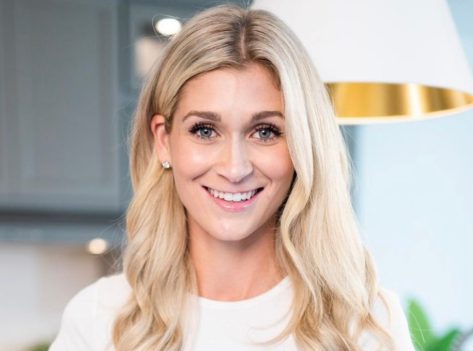 Influencer Lauren Gleisberg in Two-Piece Workout Gear Gets You in the “Best Shape of Your Life”