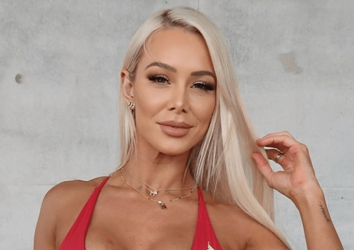 Fitness Influencer Lauren Simpson in Two-Piece Workout Gear Shares “Leg Day Diaries”