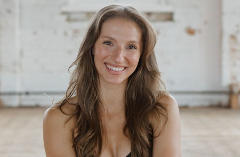 Fitness Trainer Maddie Lymburner (MadFit) in Two-Piece Workout Gear Shares “Upper Body Workout”