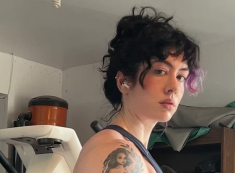 Fitness Influencer Natasha Aughey in Two-Piece Workout Gear Shows Off “Upper Body”