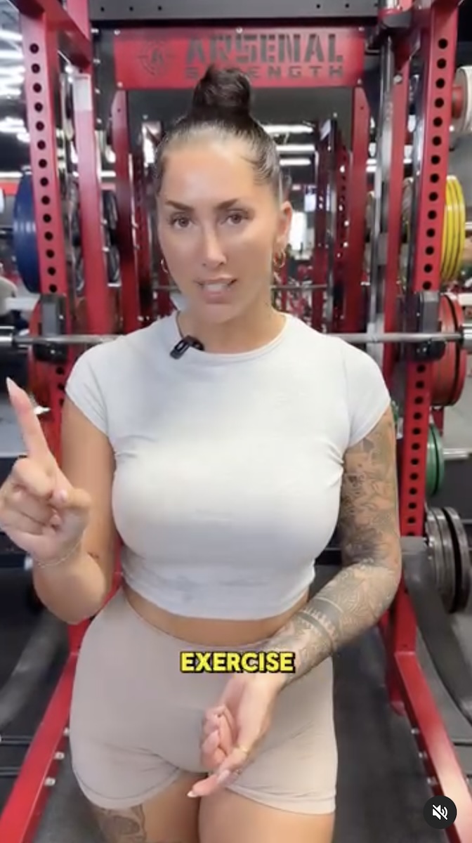 Bodybuilder Nicole Drinkwater in Two-Piece Workout Gear Says "Get Results"