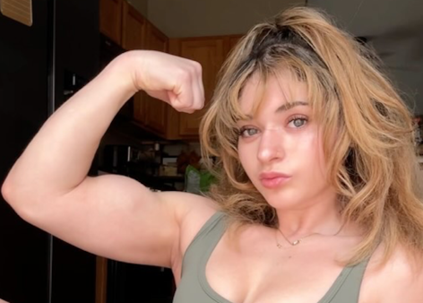 Bodybuilder Serena Abweh in Two-Piece Workout Gear Says “Hello”