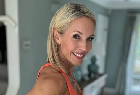 Caroline's Circuits' Caroline Idiens in Two-Piece Workout Gear Shares New Abs Workout