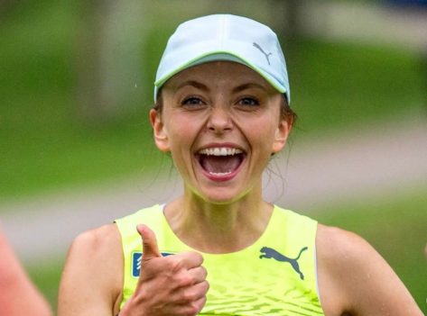 Dakotah Popehn In Two-Piece Workout Gear Is Ready For NYC Marathon