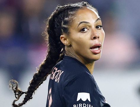 Soccer Stunner Sydney Leroux in Two-Piece Workout Gear is "Suspect Syd"