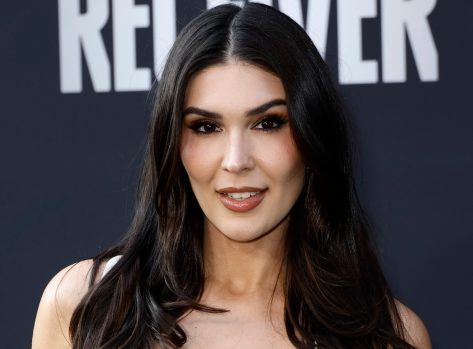 WWE's Cathy Kelley in Two-Piece Workout Gear Exercises With Sarah Michelle Gellar