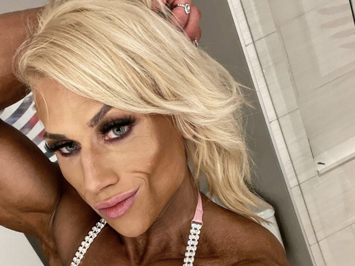 IFBB Bodybuilder Julia Foery Stuns In Black Bikini On Instagram