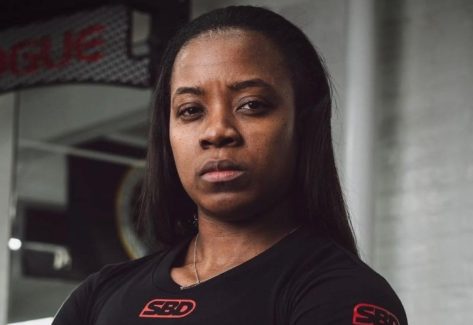 Powerlifter Kimberly Walford in Two-Piece Workout Gear Does "Bench I've Been Proud Of"