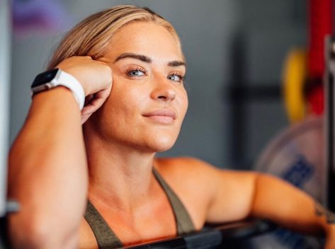 Powerlifter Kristin Dunsmore in Two-Piece Workout Gear is “Confident”