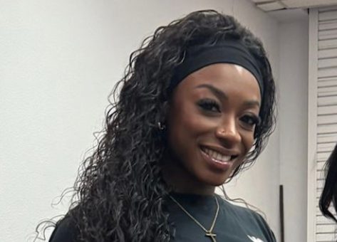 Bodybuilder Shanique Grant in Two-Piece Workout Gear is "a Hit!"