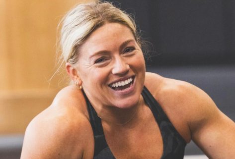 CrossFit Athlete Tori Dyson in Two-Piece Workout Gear Says "My Heart is Full"