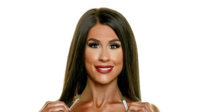 Fitness Influencer Ashley Kaltwasser in Two-Piece Workout Gear Does "Meal Prep"